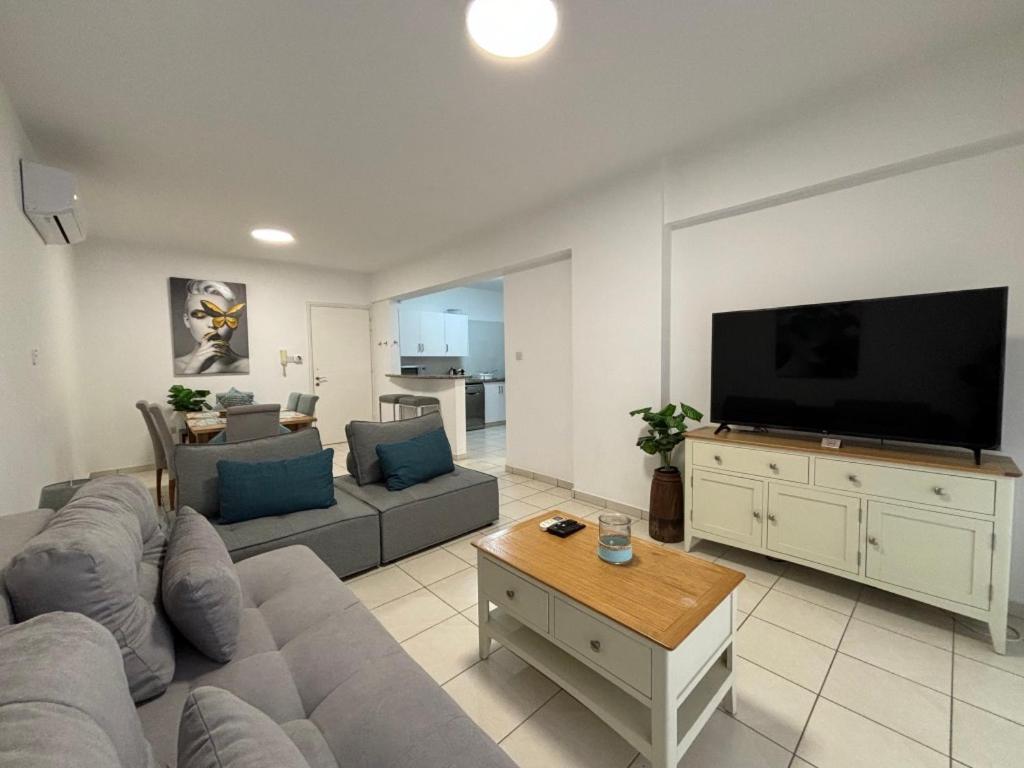 Cozy In Beautiful Complex Апартаменти